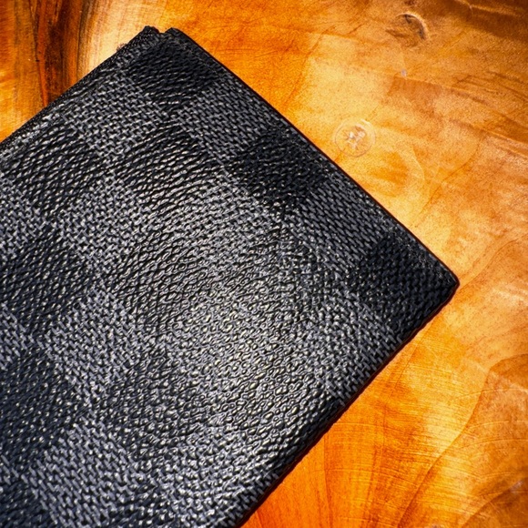 Louis Vuitton Pochette Félicie Insert damier
Black Leather 2010 - Picture 4 of 15